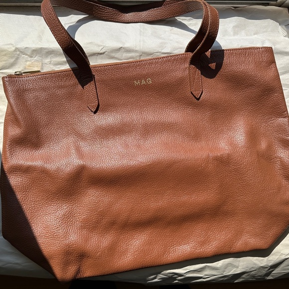Cuyana Classic Pebbled Leather Zip Tote - Picture 3 of 9